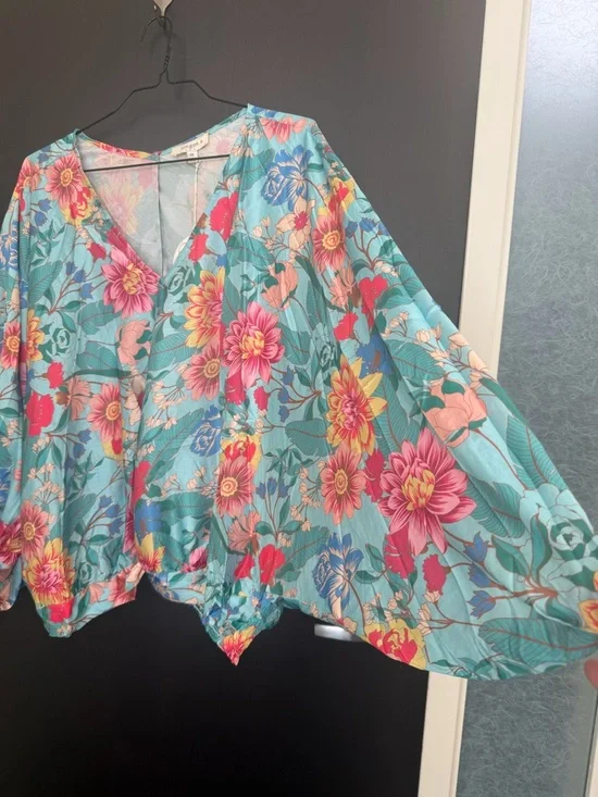Umgee Aqua Floral V-Neck Puff Sleeve Blouse - Picture 7 of 9